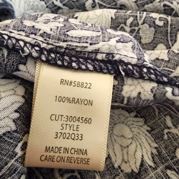 Max Studio Navy White Floral Boho Blouse – Smocked Peasant Top Size S - Picture 10 of 10